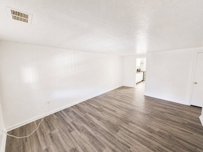 Foto del edificio - 8101-8195 W 9th Ave