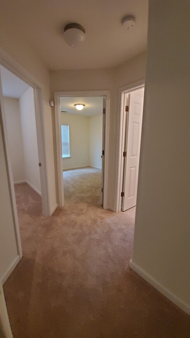 Building Photo - 108 Five Oaks Ct