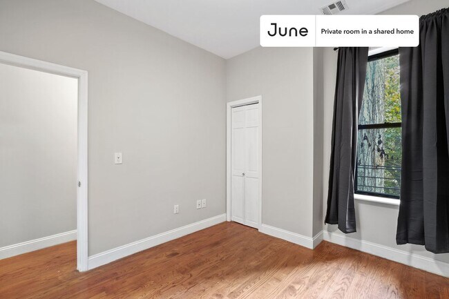 Foto del edificio - Room in Shared 4 bed/1 bath home