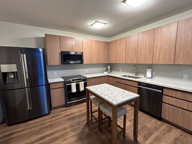 Foto del edificio - Penthouse 1-bedroom with 2-Parking!