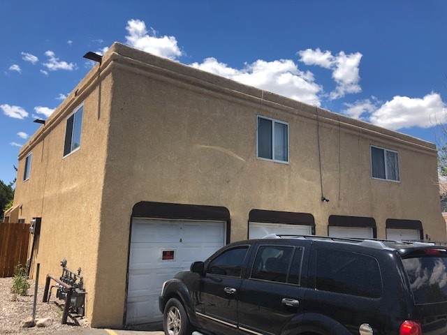 Primary Photo - Spacious 2 bedroom with attached garage!