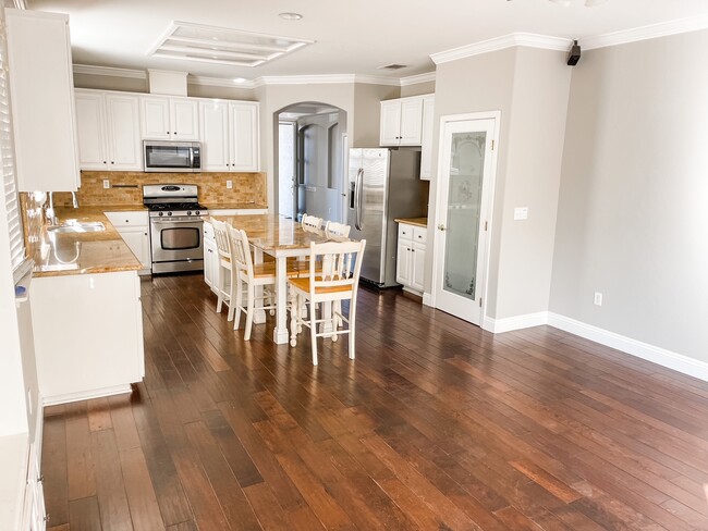 Kitchen with all appliances - 2234 Misty Hollow Dr