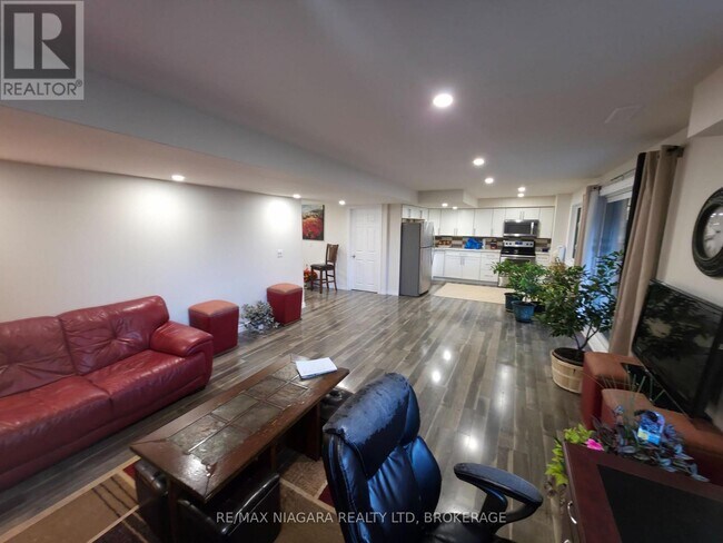 Photo du bâtiment - 7879 Buckeye Cres