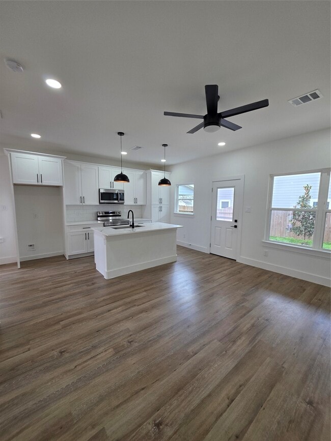 Foto del edificio - 1407 Odd Fellow St