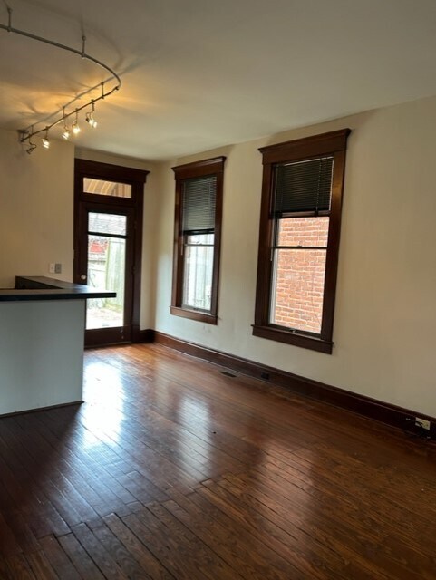 Cocina - 179 E Kossuth St