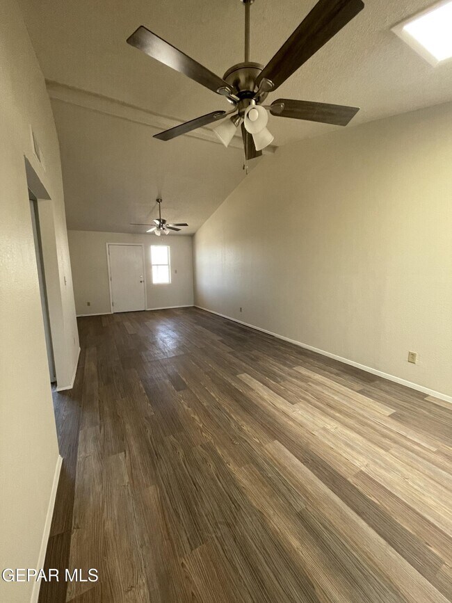 Foto del edificio - 2612 Sacramento Ave