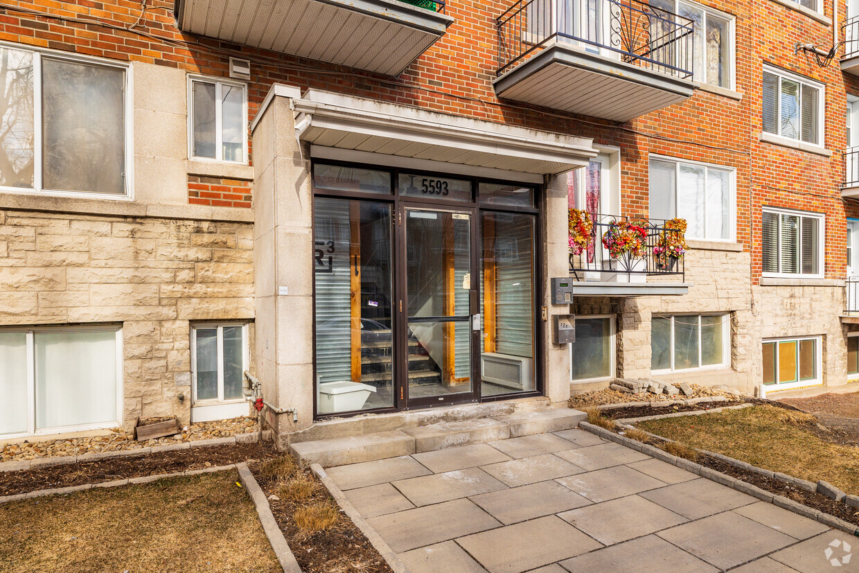 Building Photo - 5593 Pl Basile-Patenaude