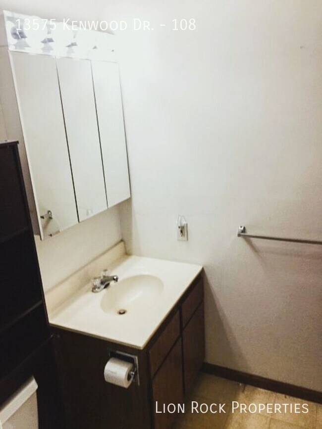 Foto del edificio - Rare Find: One Bedroom At Kenwood Acres fo...