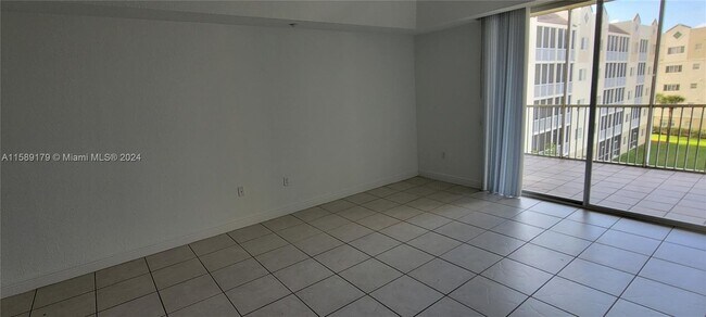 Foto del edificio - 10710 Northwest 66th Street Apt #409, Dora...
