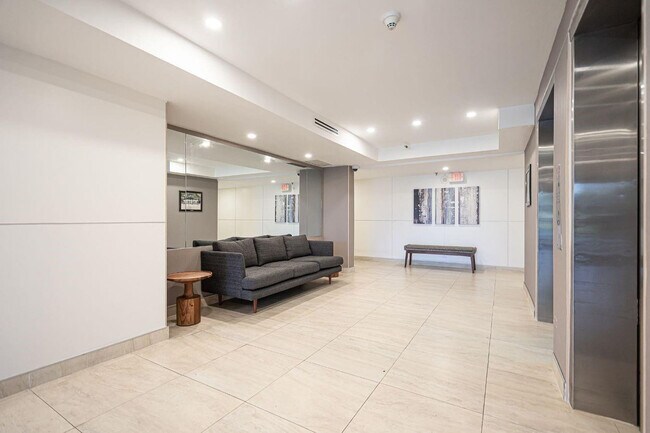 Foto del edificio - 105 Lake Emerald Dr