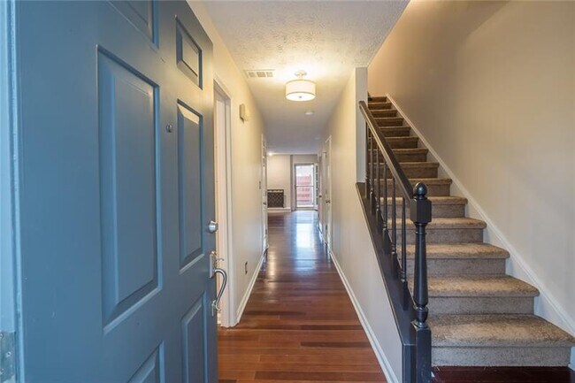 Building Photo - 605 Wedgewood Dr