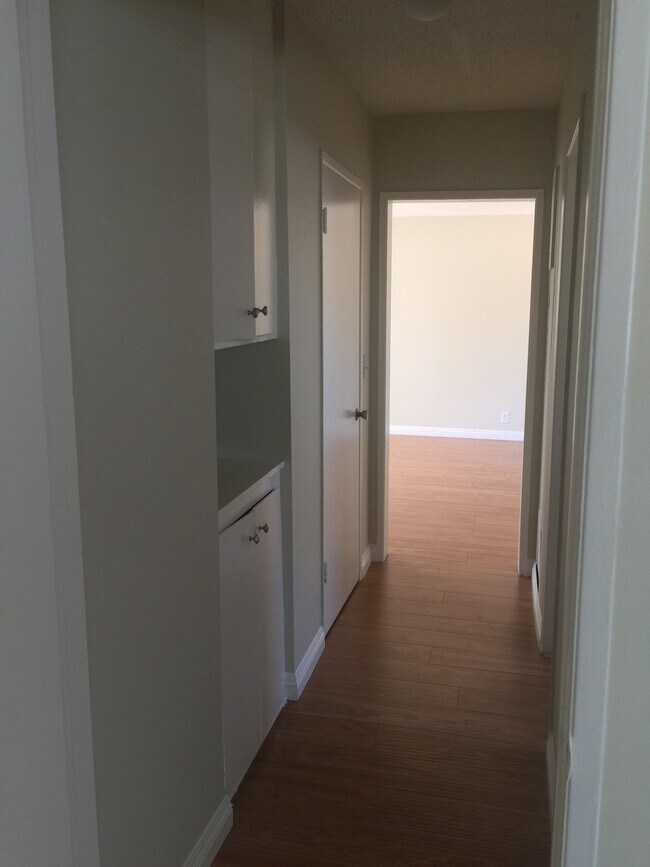 Foto del edificio - 5015 Kester Av e