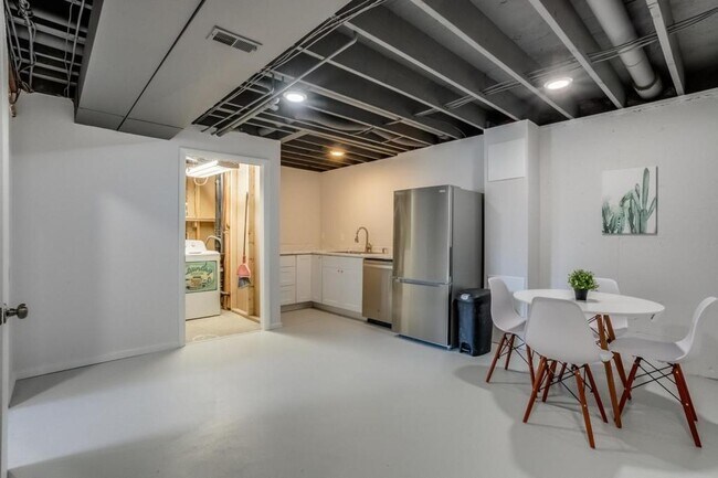 Foto del edificio - 13489 W Auburn Ave