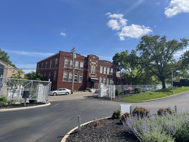 Foto del edificio - Manors on Main