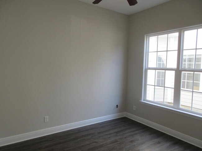 Building Photo - 307 Summercreek Cove