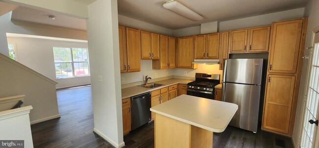 Building Photo - 45512 Lakemont Square