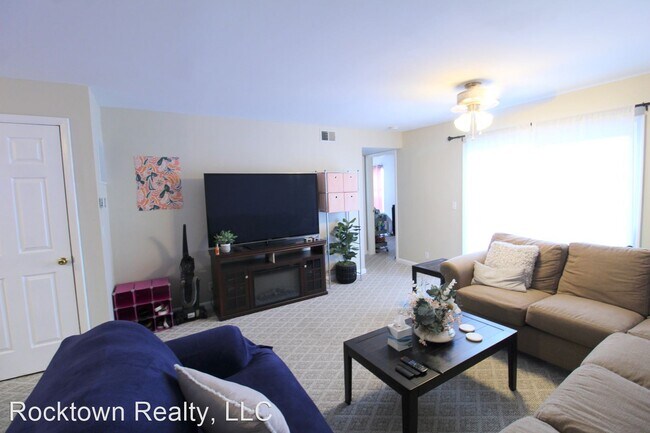 Foto del edificio - 4 br, 2 bath Room For Rent - 1380F Hunters...
