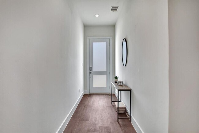 Foto del edificio - 5507 Robusto Pl