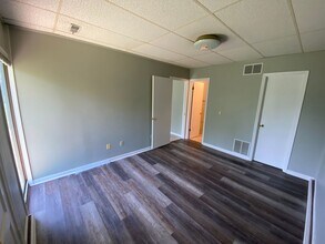 Building Photo - 4621-4655 Acorn Dr