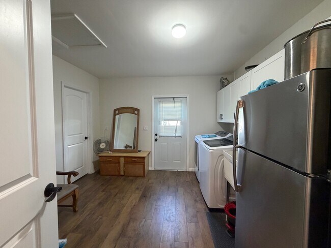 Foto del edificio - 4868 NW 27th St