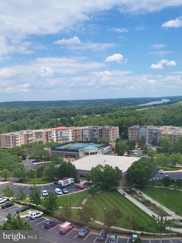 Primary Photo - Penthouse Level Condo at Lansdowne Woods
