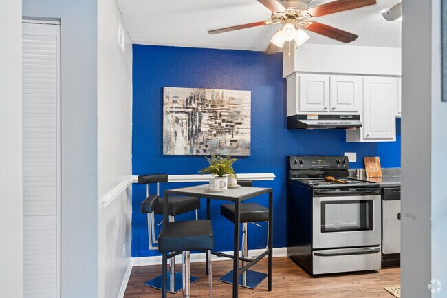 Saxon 2BR, 1BA - 770SF - Dining Room - Duke Manor- Students save up to 10%!
