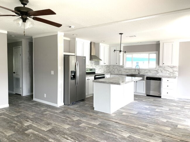 Building Photo - 147 Woodland Dr