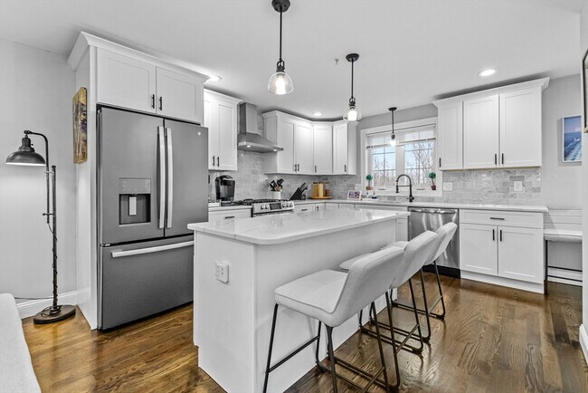 Building Photo - 2 Winston St