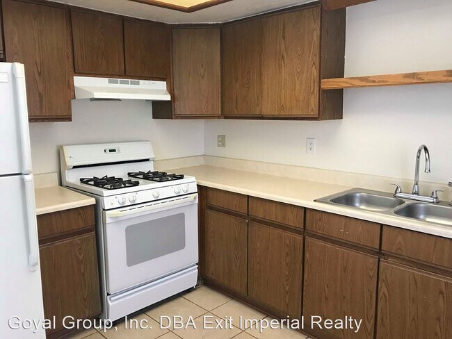 Building Photo - 2 br, 1 bath House - 470  C St. #1
