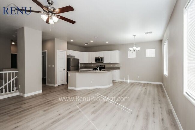 Foto del edificio - Now Available!