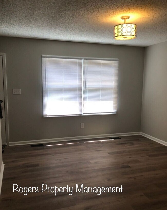 Foto del edificio - Convenient Modern Townhome in Creedmoor