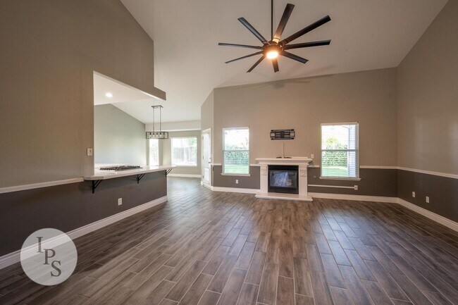 Foto del edificio - North West Fresno Modern/Updated Home, 3BR/2BA, Built 2004 - Lots of Amenities!