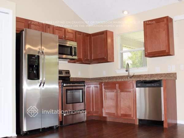 Building Photo - 1465 3rd Ave