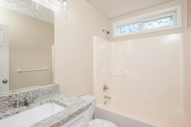 Building Photo - 2991 Lenora Springs Dr