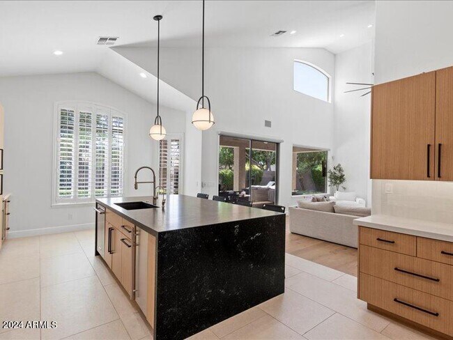 Building Photo - 2109 S Sailors Way