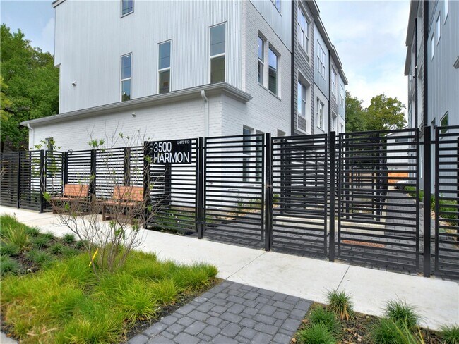 Foto del edificio - 3500 Harmon Ave