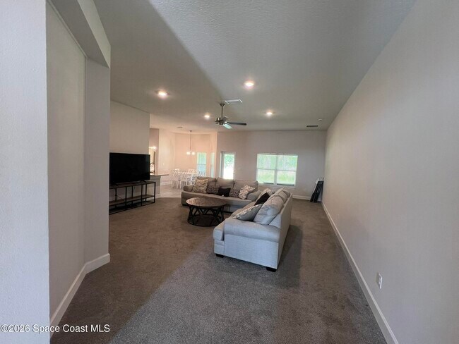 Foto del edificio - 8752 Waterstone Blvd