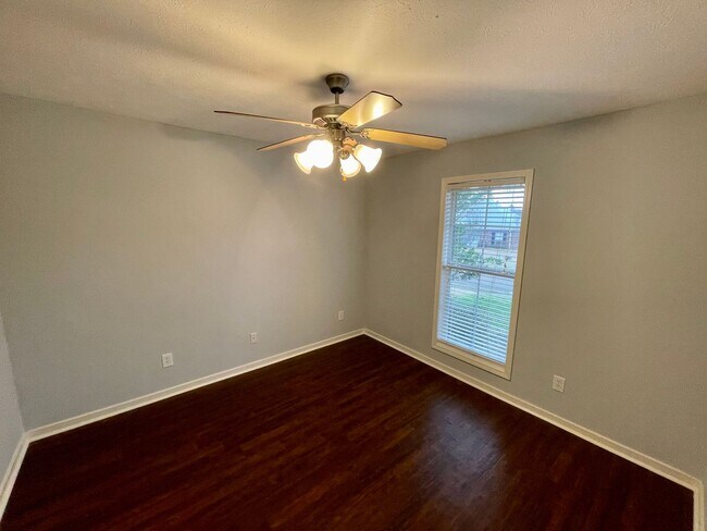Foto del edificio - 3 bed 2 bath home in Brandon