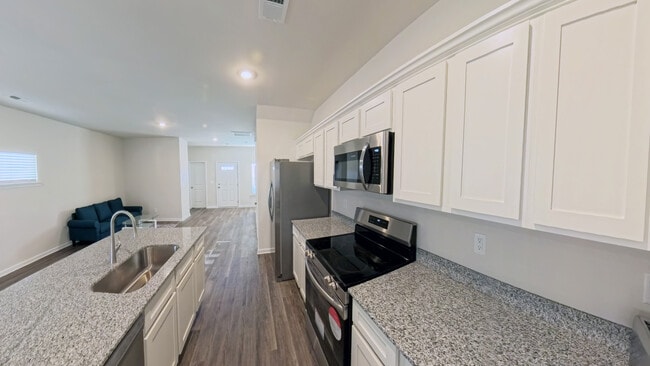 Building Photo - 916 Drake Grove Ln