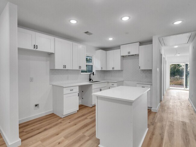 Building Photo - ? 3 Bed / 2.5 Bath Duplex – Spacious & Move-In Ready! ?