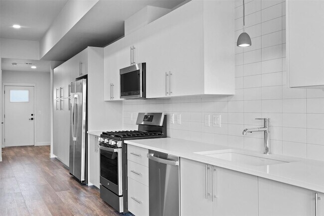 Foto del edificio - 4004 Banister Ln