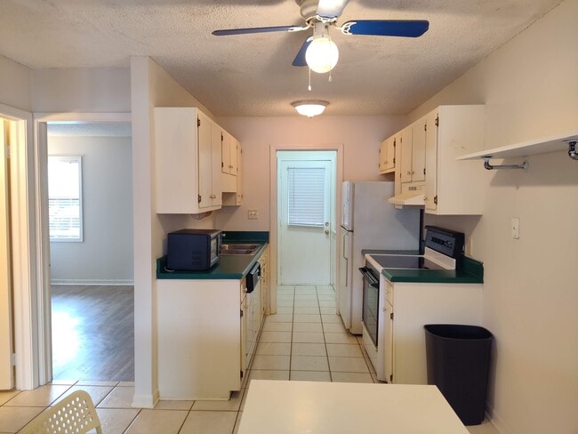 Building Photo - 755 Burcale Rd