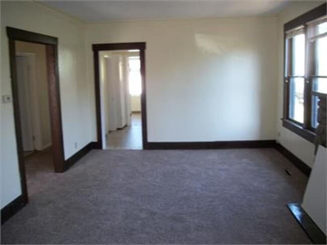 Building Photo - 3008 Meridian St