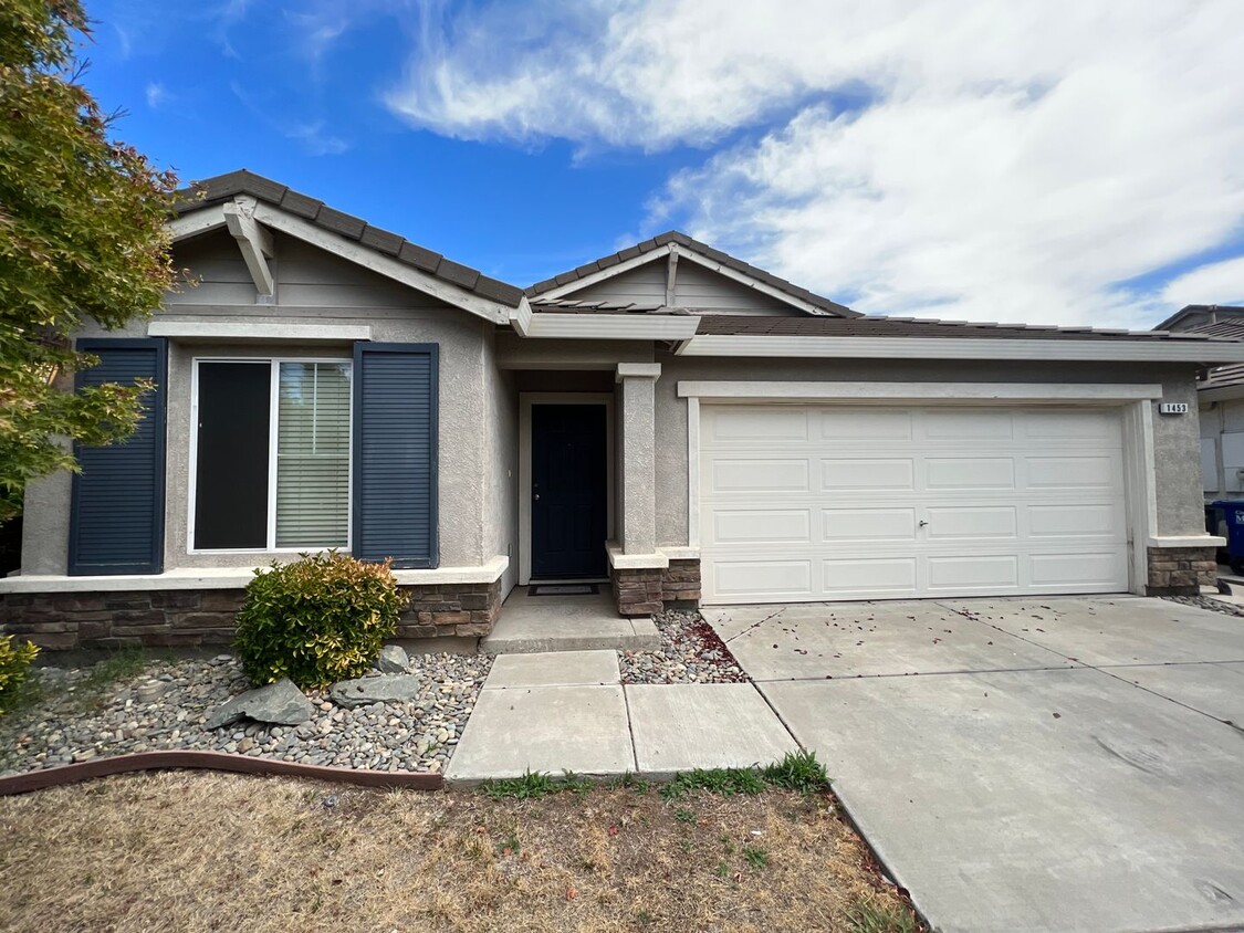 Foto principal - North Merced: $2199 possible 4 bed (4th ro...