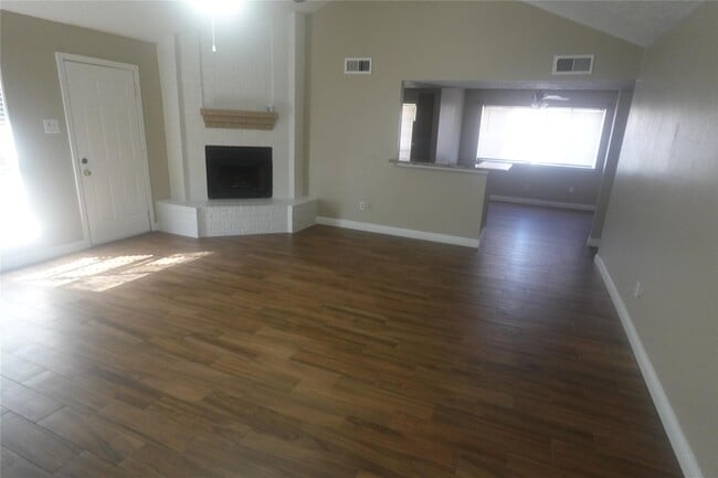 Foto del edificio - 3351 Deermoss Dr