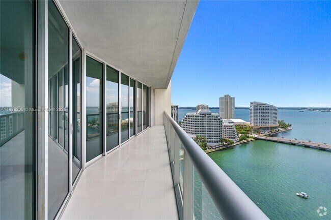 Building Photo - 495 Brickell Ave