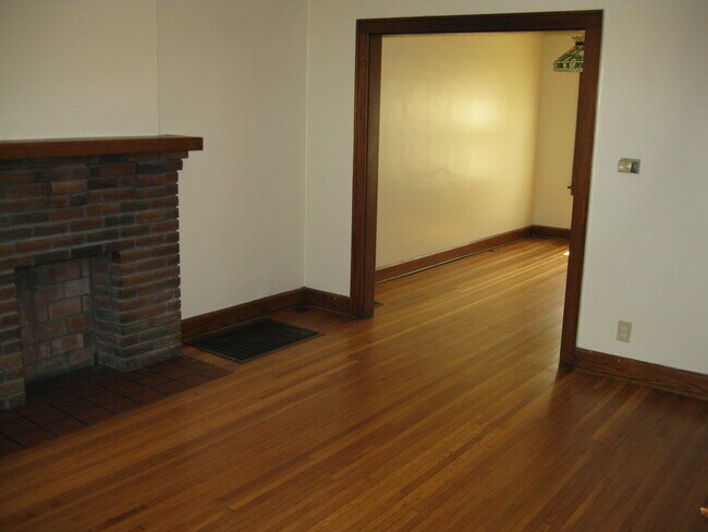 Building Photo - 495 Wyandotte Ave