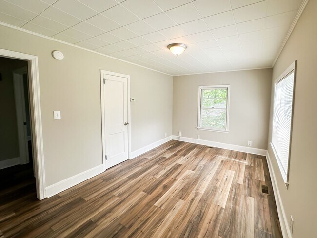 Building Photo - Newly Renovated Cozy Home With Amazing Nat...