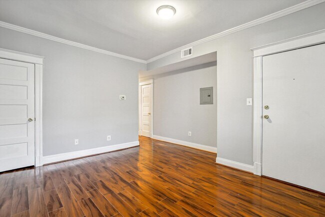 Foto del edificio - 1712 West Virginia Ave NE