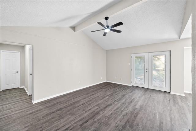 Building Photo - 909 Vaughn Dr